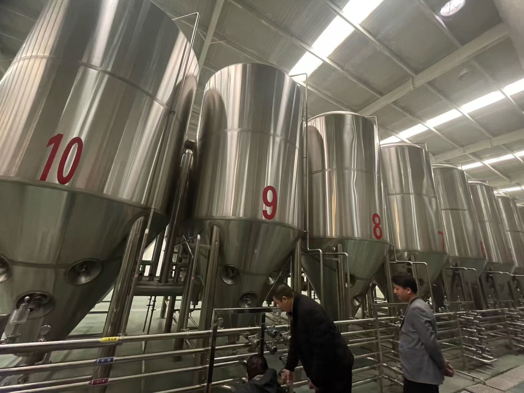 瀍河回族精酿啤酒设备厂—平面布置、设备设计、制造、调试、培训等一条龙服务